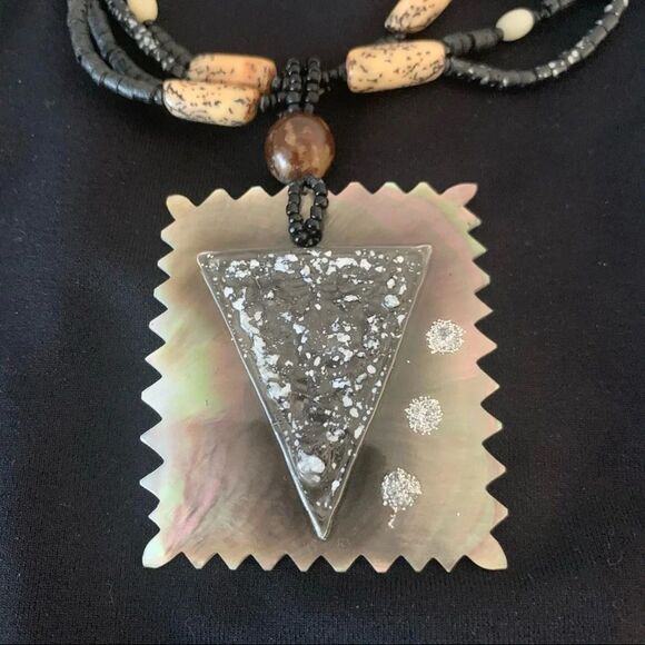 Shell Necklace and Earrings Set NWOT - Picture 12 of 14